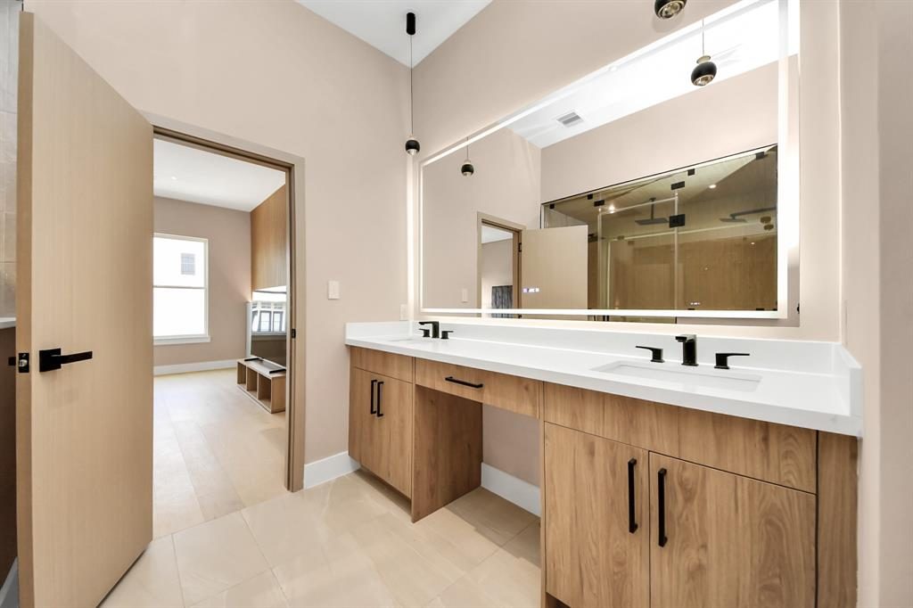 Property interior/exterior photo