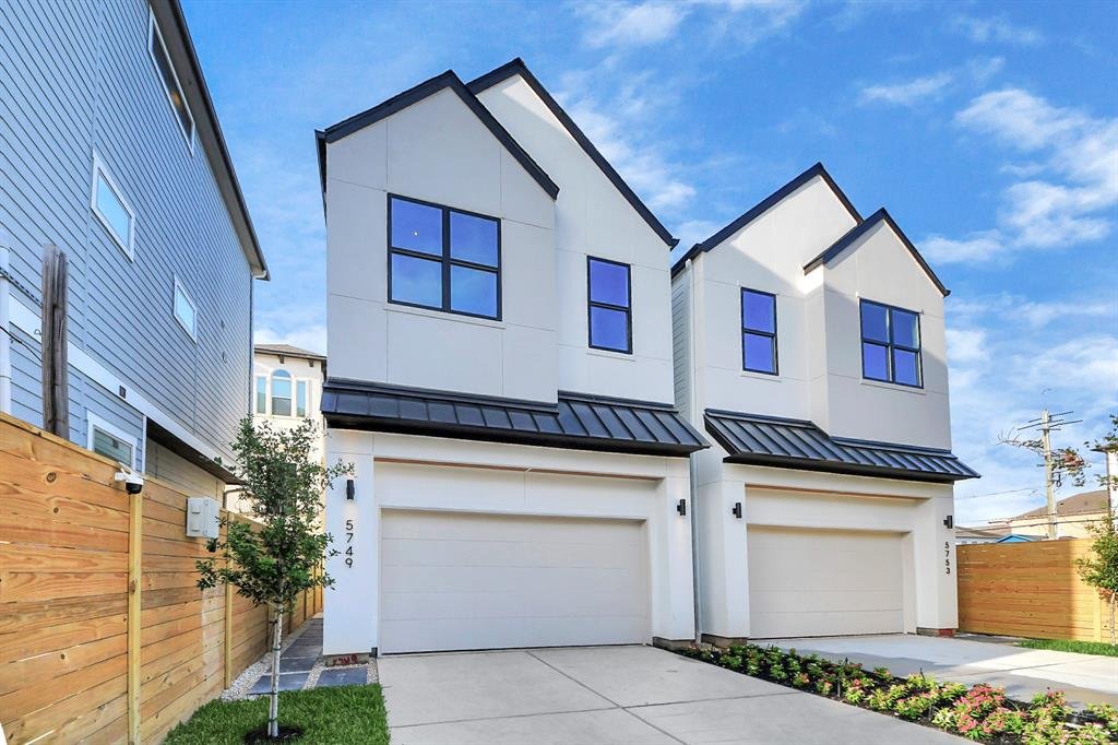 Kiam Street hero — luxury home Houston TX