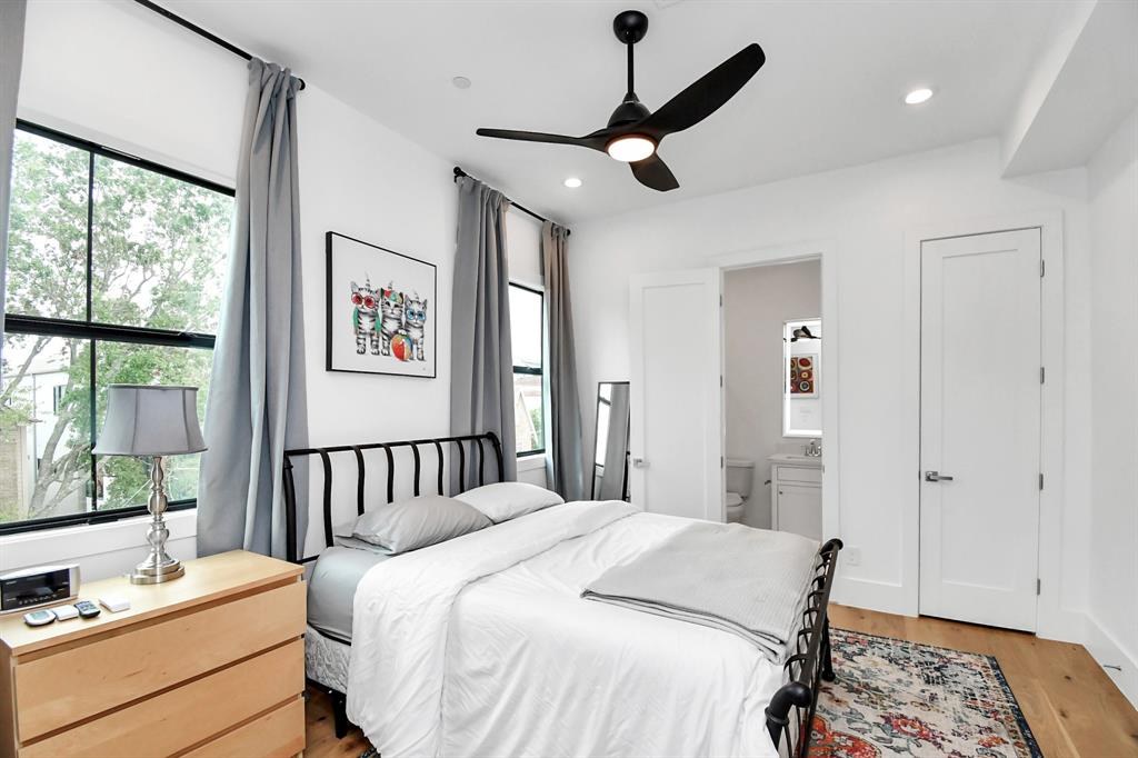 Secondary bedroom with ensuite access
