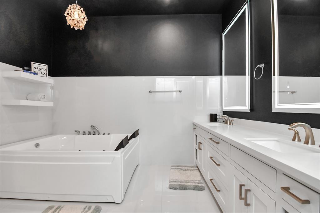 Primary bath with soaking tub